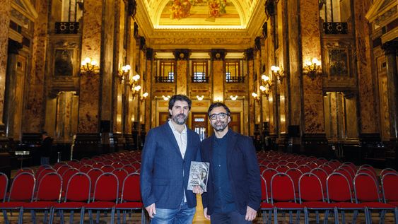 El autor Santiago Medero junto al editor de Planeta Leonardo Cabrera. El autor Santiago Medero junto al editor de Planeta Leonardo Cabrera.