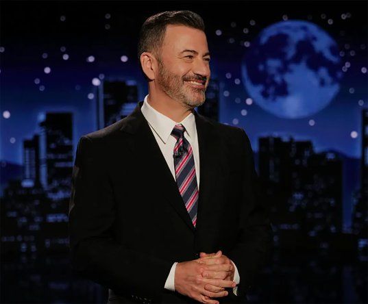 Jimmy Kimmel regresa a la TV con críticas al gobierno de Donald Trump.