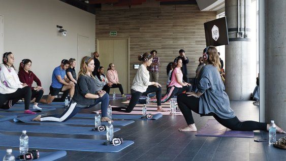 MP organizó una clase de silent yoga MP organizó una clase de silent yoga