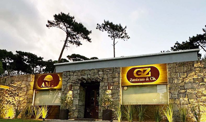 Las nuevas oficinas de Zambrano & Cía y Andrés Martínez en Punta del Este están ubicadas en la esquina de Pedragosa Sierra y Le Mans