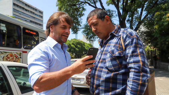 imagen de Lacalle Pou con aprobación similar a Vázquez en 2015 imagen de Lacalle Pou con aprobación similar a Vázquez en 2015