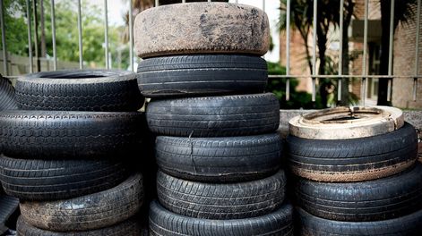 Búsqueda | Neumáticos en Montevideo. Foto: Ricardo Antúnez, adhocfotos