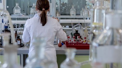 imagen de Diáspora científica advierte sobre la partida de jóvenes calificados por “estancamiento” en ciencia y tecnología