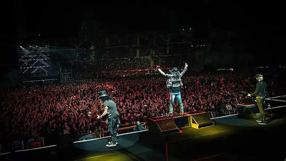 Slash, Axl Rose y Duff McKagan. Foto: Katarina Benzova