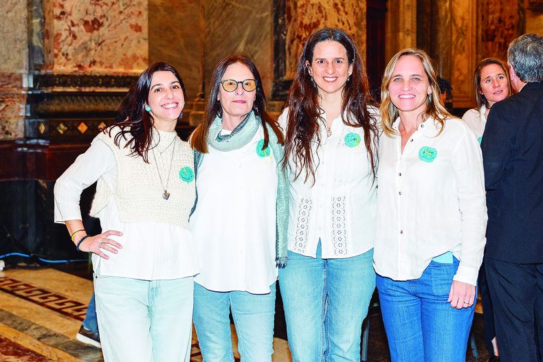 De Mujeres Activan por La Paz: Eliane Bergazyn, Esther Feldman, Déborah Friedmann y Maia Kolberg.