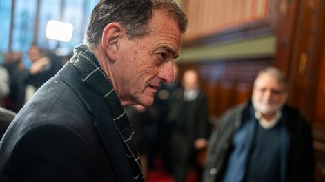 Guido Manini Rios en el Palacio Legislativo en Montevideo