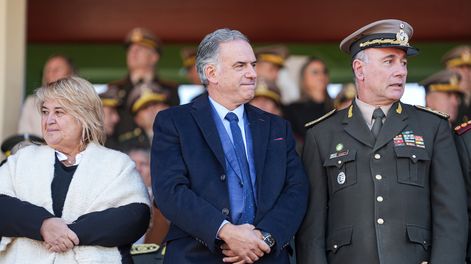 Sandra Lazo, Yamandú Orsi y Mario Stevenazzi.