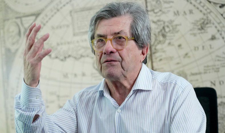 Juan Raso durante la entrevista con Búsqueda.