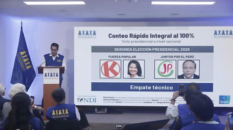 El secretario general de la Asociación Civil Transparencia, Omar Awapara, habla durante una rueda de prensa para presentar los resultados de las elecciones presidenciales en Perú el domingo 7 de junio de 2026, en Lima (Perú).