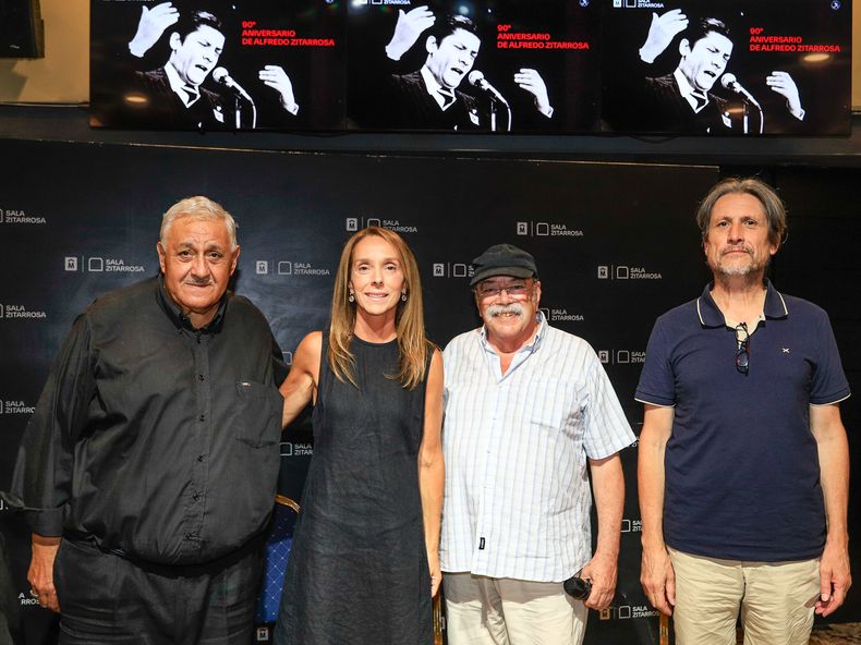 Julio Cobelli, directora de la Sala Zitarrosa Cecilia Canessa Gherzi, Héctor Numa Moraes y director de Promoción Cultural de la Intendencia de Montevideo Roberto Elizalde.