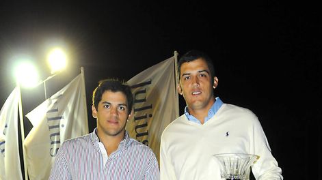 imagen de Los hermanos Adrián y Dorian Delmás retuvieron la Copa Aníbal  Vigil, en un hecho poco frecuente en el historial del campeonato