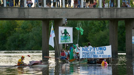 Protesta contra el Proyecto Neptuno en el Carnaval Veneciano en el Río Santa Lucía en 2023. Protesta contra el Proyecto Neptuno en el Carnaval Veneciano en el Río Santa Lucía en 2023.