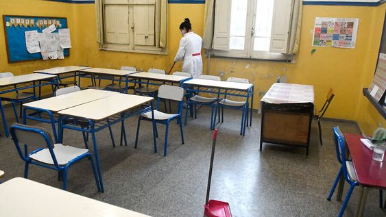 Salón de clase de una Escuela. Foto: Javier Calvelo / adhocFOTOS