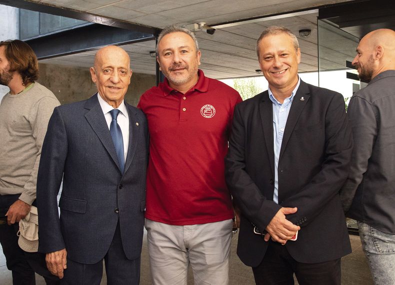 Presidente del Comité Olímpico Uruguayo Julio César Maglione, integrante del Comité Olímpico de Chile Leonardo Lucero y director de Infraestructura Deportiva de Montevideo Dante Steffano