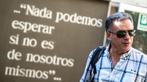 Yamandú Orsi llegando al Secretariado del Frente Amplio, el martes 29 de octubre&nbsp;