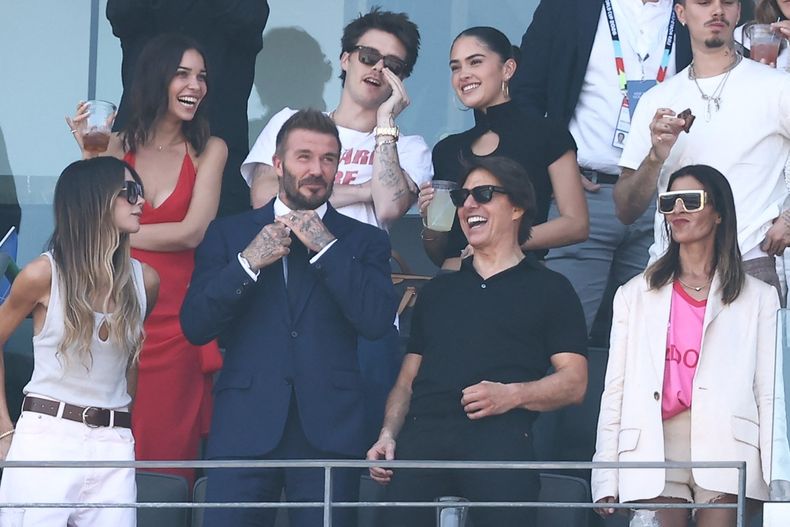 David Beckham, Victoria Beckham, Tom Cruise, Jackie Apostel, Cruz Beckham, Kim Turnball y Romeo Beckham asisten a la final del Mundial de Fútbol de 2026.