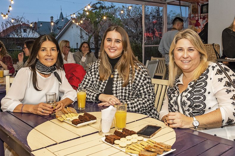 Erika Espinoza, Lucía Carbajales y Lilian Trajchik