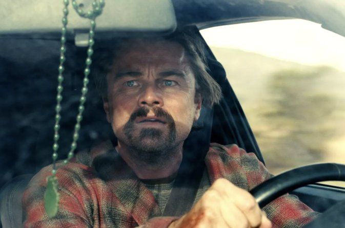 Leonardo DiCaprio en una escena de Una batalla tras otra.
