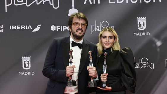 El productor Rodrigo Texeira y la actriz Valentina Herszage de Aún estoy aquí