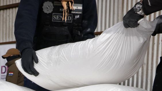 Oficiales de la Senad durante un megaallanamiento de cocaína realizado en conjunto con la DEA Oficiales de la Senad durante un megaallanamiento de cocaína realizado en conjunto con la DEA