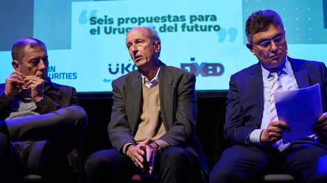 Oddone, Rama y Alfie, en el primero de los Encuentros Económicos organizado por Búsqueda