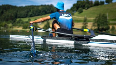 El remero uruguayo Felipe Klüver durante una competencia en Suiza en 2022. Foto: Benedict Tufnell, World Rowing