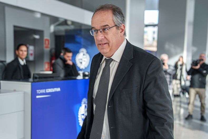 Jos&eacute; Carlos Mah&iacute;a dej&oacute; sin efecto las autorizaciones definitivas otorgadas por Pablo da Silveira a cinco universidades privadas y un instituto universitario