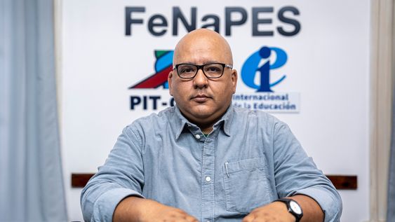 José Olivera en la sede de Fenapes en Montevideo José Olivera en la sede de Fenapes en Montevideo