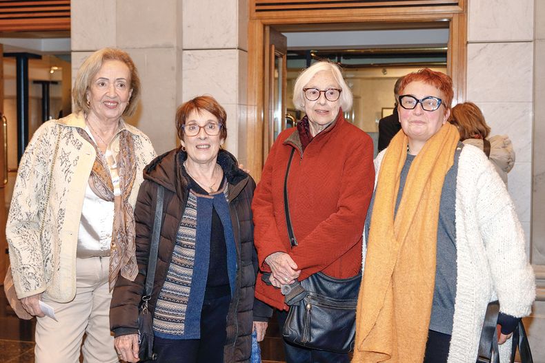 María Julia Muñoz, Norma Salvo, Teresa Trujillo y Mariana Percovich.