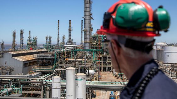 Una perspectiva de la planta de La Teja durante la actual fase de mantenimiento. Foto: Mauricio Zina / adhocFOTOS Una perspectiva de la planta de La Teja durante la actual fase de mantenimiento. Foto: Mauricio Zina / adhocFOTOS