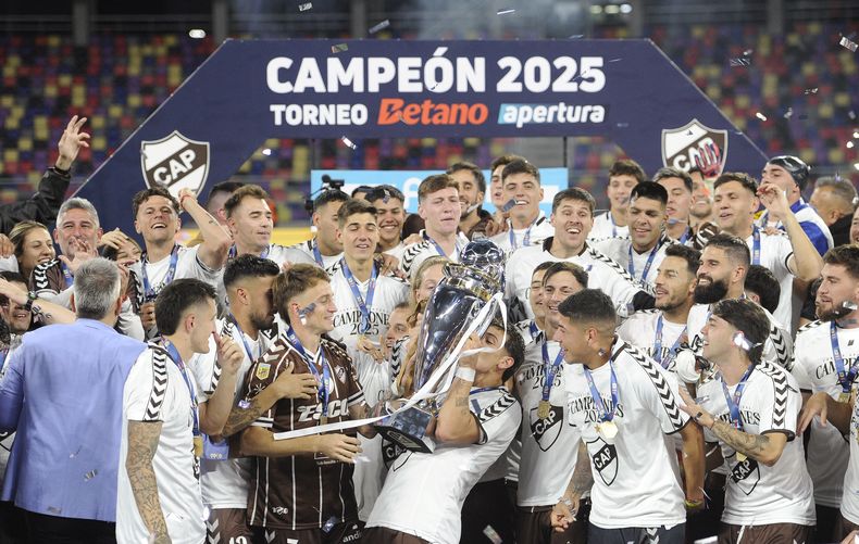 El equipo argentino Platense, campeón del Apertura 2025