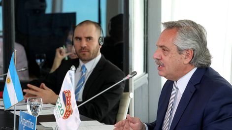 Alberto Fernandez junto a Martin Guzman. Foto: AFP.