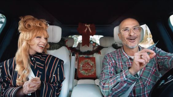 Lady Gaga publicó imágenes de un Carpool Karaoke navideño junto al vocalista de AC/DC, Brian Johnson, con quien cantaron Highway to Hell Lady Gaga publicó imágenes de un Carpool Karaoke navideño junto al vocalista de AC/DC, Brian Johnson, con quien cantaron Highway to Hell