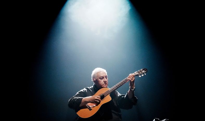 Julio Cobelli en homenaje a Zitarrosa el 10 de marzo 2026.