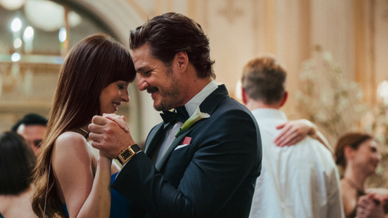 Dakota Johnson y Pedro Pascal en Amores materialistas Dakota Johnson y Pedro Pascal en Amores materialistas