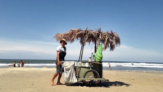 El empleo en restaurantes y otros servicios de comidas móviles es de los más preponderantes en temporada alta El empleo en restaurantes y otros servicios de comidas móviles es de los más preponderantes en temporada alta