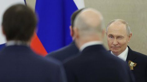 El presidente ruso Vladimir Putin asiste a una reunión con el presidente laosiano Thongloun Sisoulith en el Kremlin en Moscú, Rusia, el 9 de mayo de 2026.