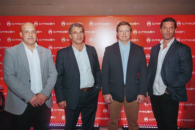 De Oversil: gerente comercial Adrián Rosso con directores Martín, Germán y Andrés Soler