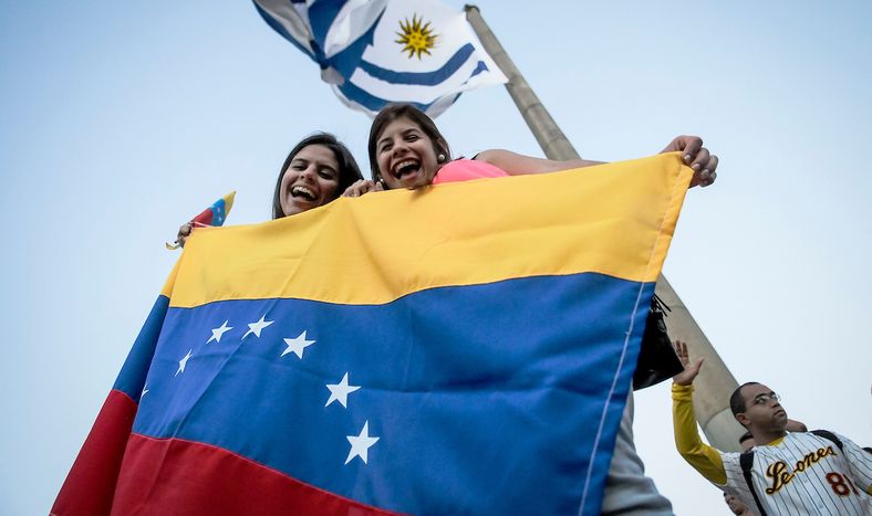 En la plaza de la Democracia —de la Bandera—, una manifestación de venezolanos residentes en Uruguay en enero de 2019, reclamando la nulidad de las autoridades de su país que habían asumido por esos días.&nbsp;