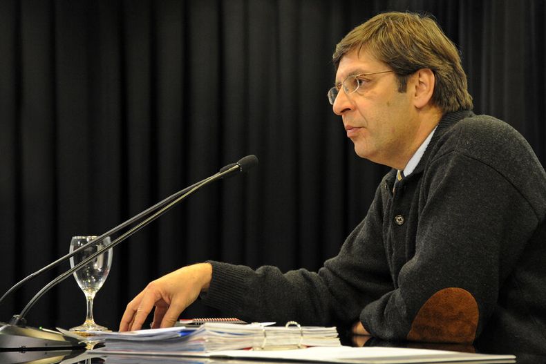 imagen de El presidente del Frente Amplio “preferiría no aumentar” la	carga tributaria, pero advierte que “los derechos cuestan”