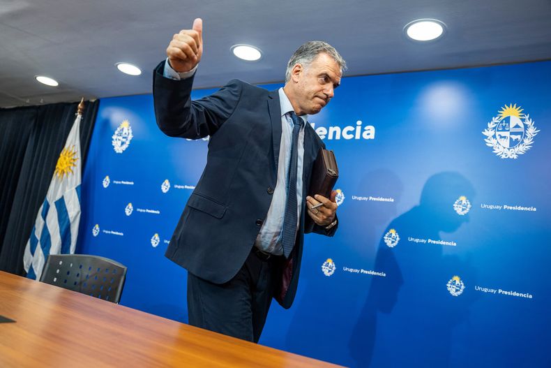 Yamandu Orsi en conferencia de prensa