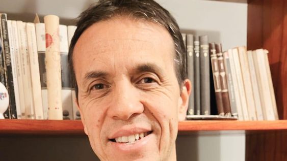 Guillermo Mc Kay, autor de Cenizas en el viento, obra ganadora Guillermo Mc Kay, autor de Cenizas en el viento, obra ganadora