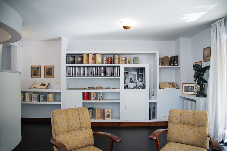 Zig-zag, una muestra sobre la memoria emergente de la biblioteca del maestro Vilamajó y el efecto del retorno al hogar