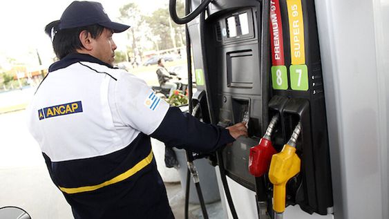 imagen de Ancap digitalizó los vales de  nafta que usan organismos públicos para dar más “seguridad”