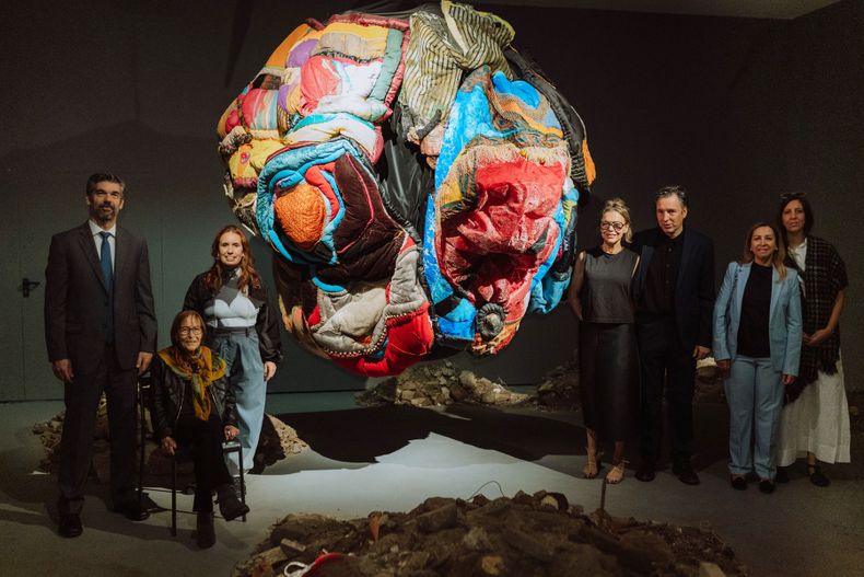 Embajador de Uruguay en Italia Alfredo Bogliaccini, Margaret Whyte, directora nacional de Cultura Maru Vidal, Patricia Bentancur, comisario de la exposición y coordinador del Instituto Nacional de Artes Visuales Martín Craciun, vicecónsul de Uruguay en Italia Karla Enseñat y directora del Museo Nacional de Artes Visuales Roxana Fabius en la inauguración del pabellón de Uruguay.&nbsp;