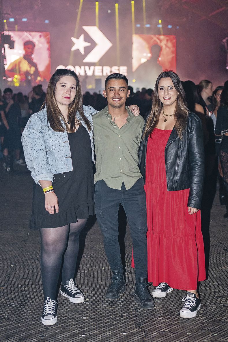 De Converse: visual merchandiser Mariana&nbsp;Salvatoriello, auxiliar contable Diego Maidana y&nbsp;responsable de Marketing Romina Cabrera&nbsp;