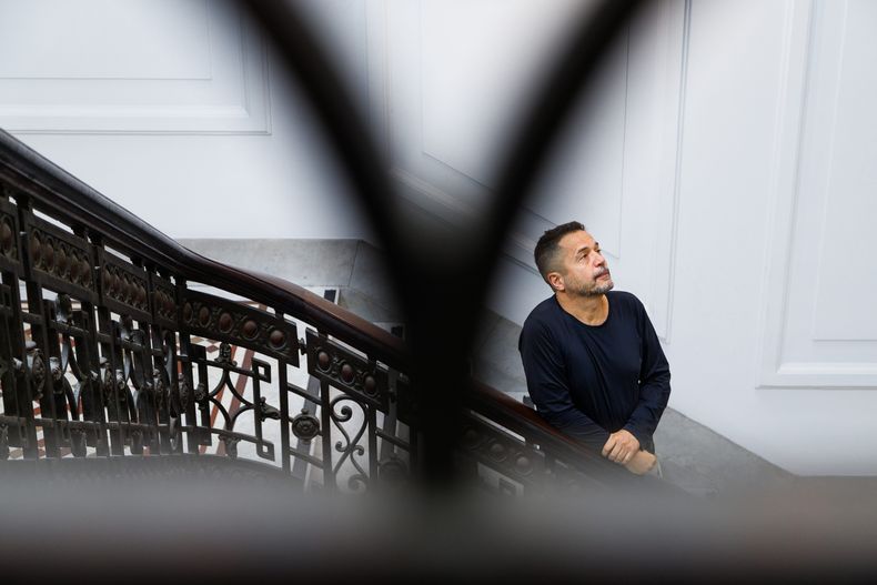 Daniel Drexler dará un concierto íntimo por los 150 años de la Facultad de Medicina y a beneficio del proyecto de restauración del edificio que fue escenario de su primer toque y testigo de su carrera de médico.