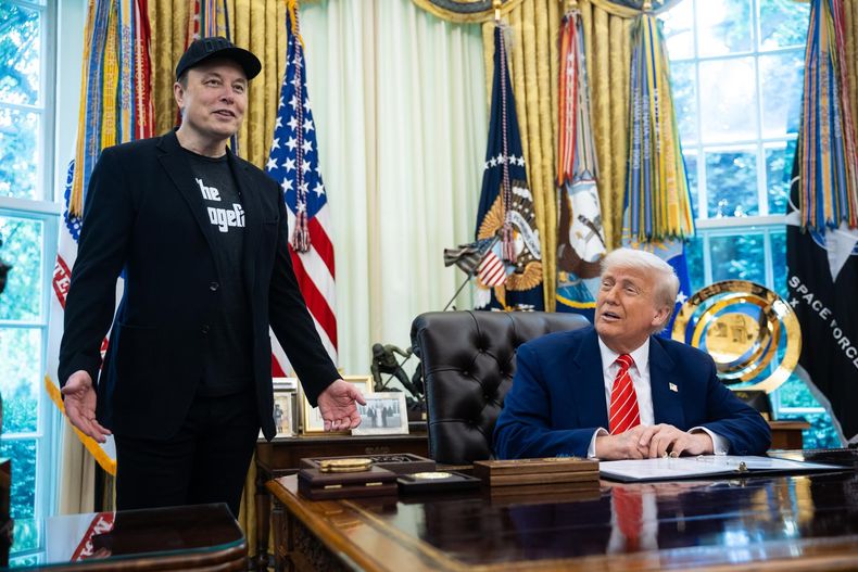 El presidente de Estados Unidos, Donald Trump, y Elon Musk asisten a una conferencia de prensa en la Oficina Oval de la Casa Blanca, 30 de mayo de 2025