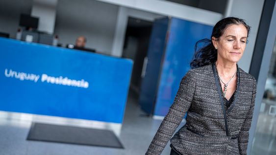 Arbeleche, siendo ministra, a la salida de la Torre Ejecutiva Arbeleche, siendo ministra, a la salida de la Torre Ejecutiva