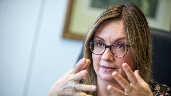 Gabriela di Longo durante la entrevista con Búsqueda. Fotos: Mauricio Zina / adhocFOTOS Gabriela di Longo durante la entrevista con Búsqueda. Fotos: Mauricio Zina / adhocFOTOS